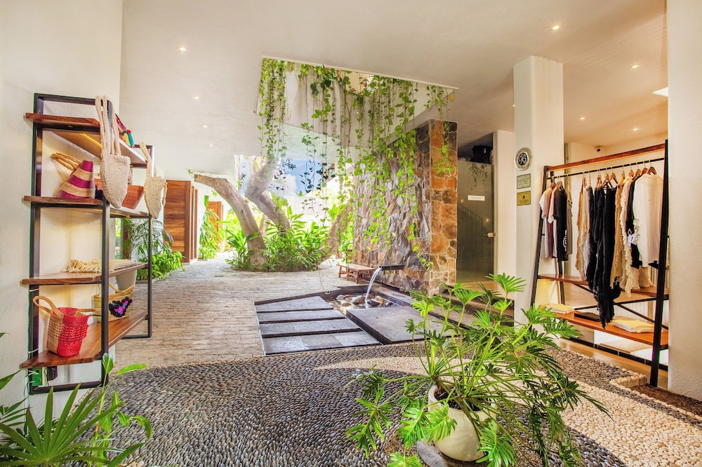 Agua de Luna Boutique Hotel 58/64