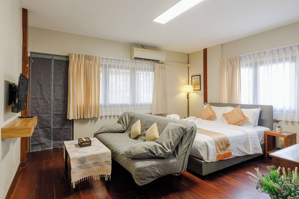 Le Charcoa Hotel 36/74