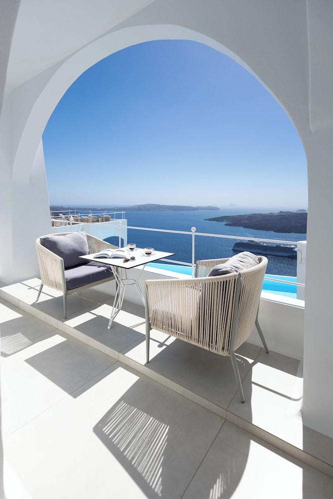 Cosmopolitan Suites - Adults Only 24/50
