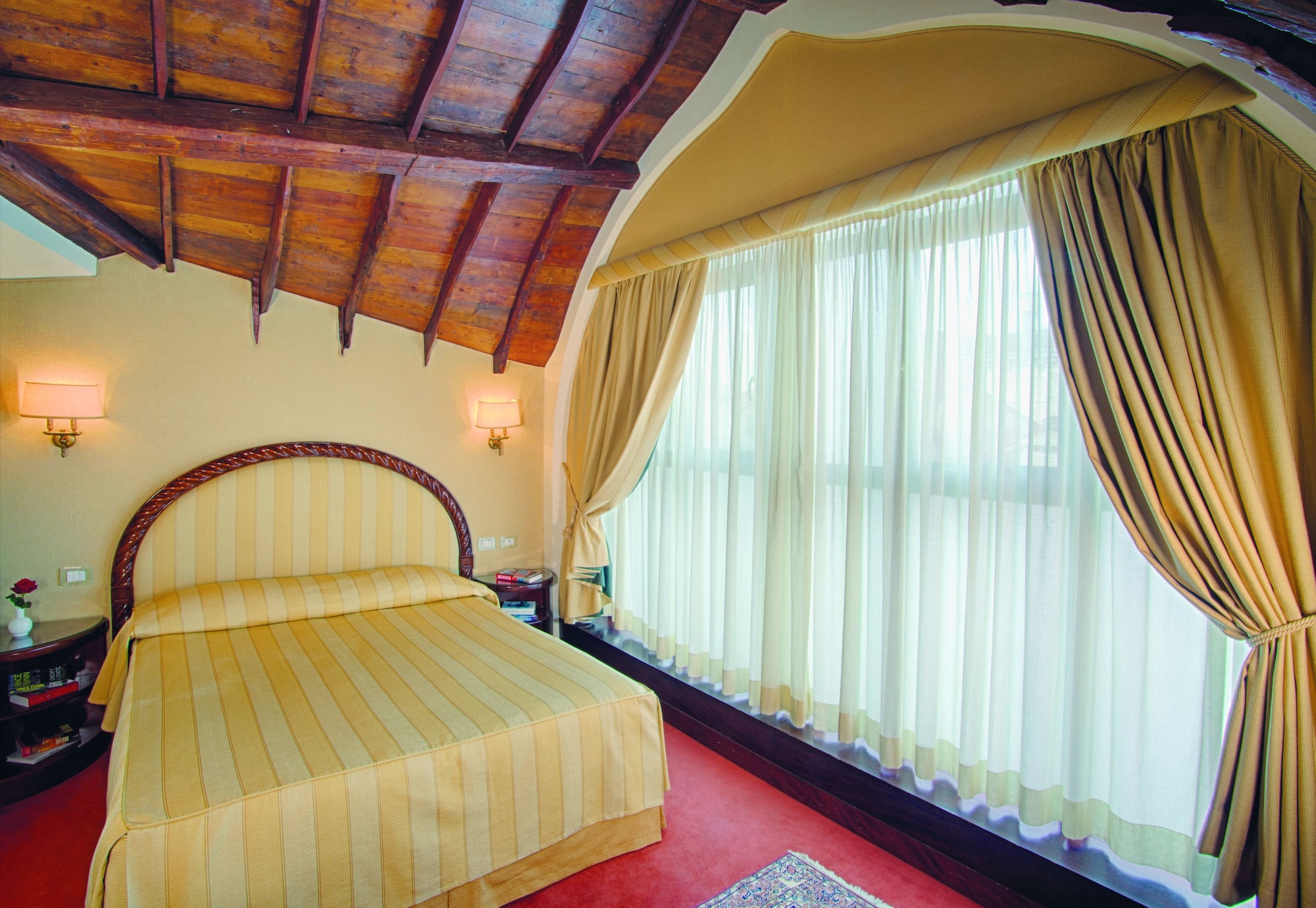 Junior Suite, Queen Bed, Grand Canal View