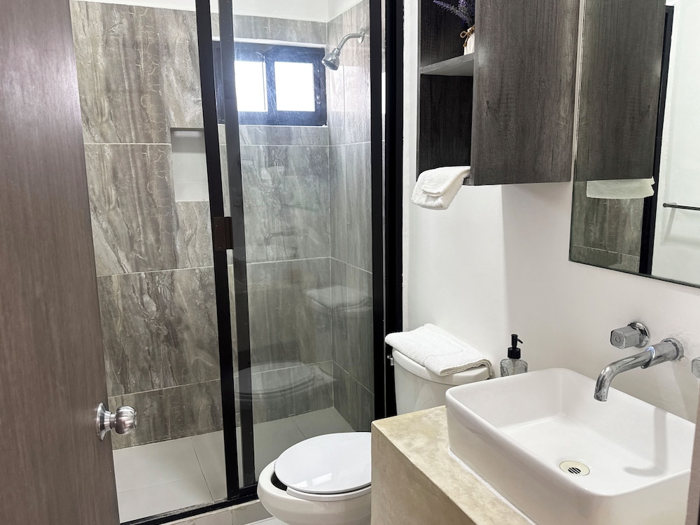 SILVERSANDS Hotel Boutique 5Th Ave 67/68