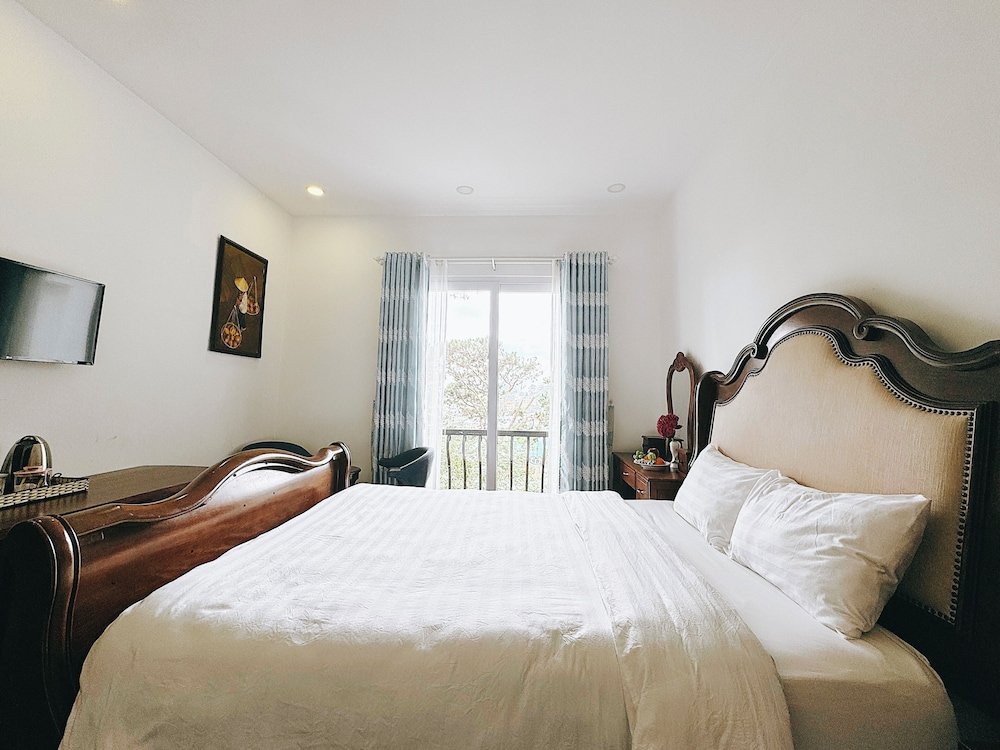 DELUXE, DOUBLE BED, BALCONY