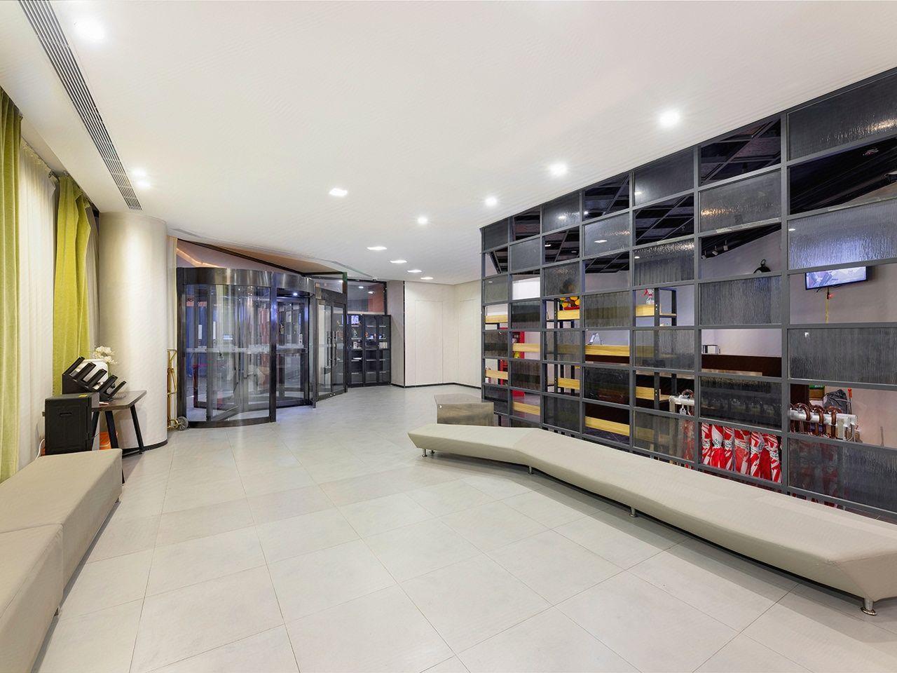 Jinjiang Inn Select (Tianjin Xiaobailou Metro Station) 51/54