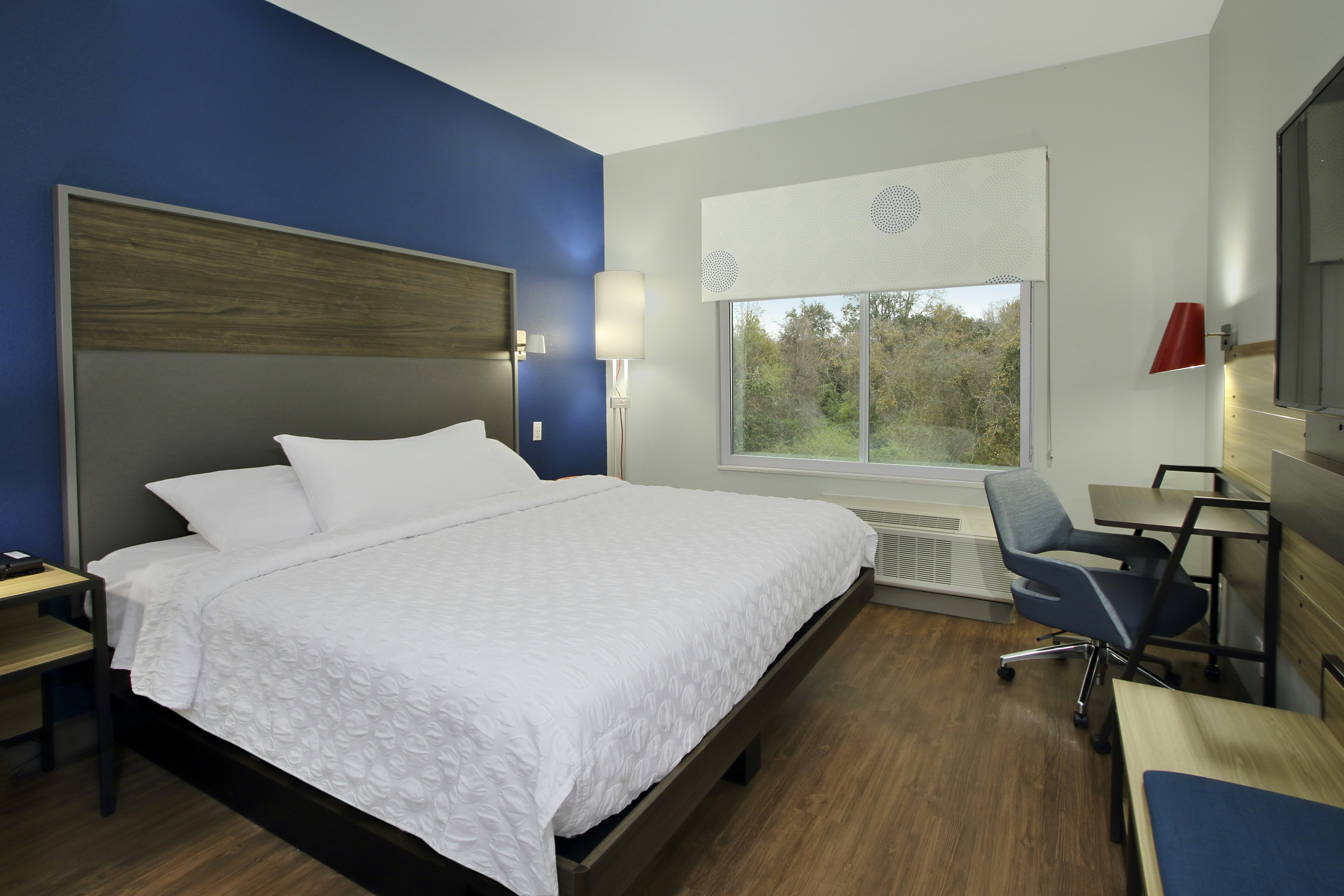 ROOM, KING BED