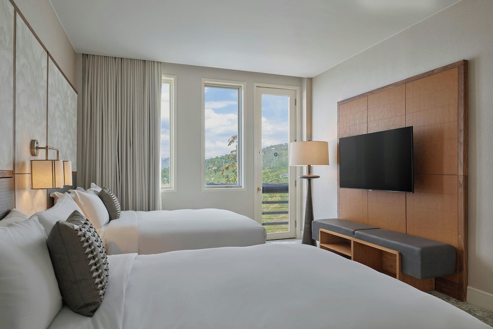 Room, 2 Queen Beds, Valley View