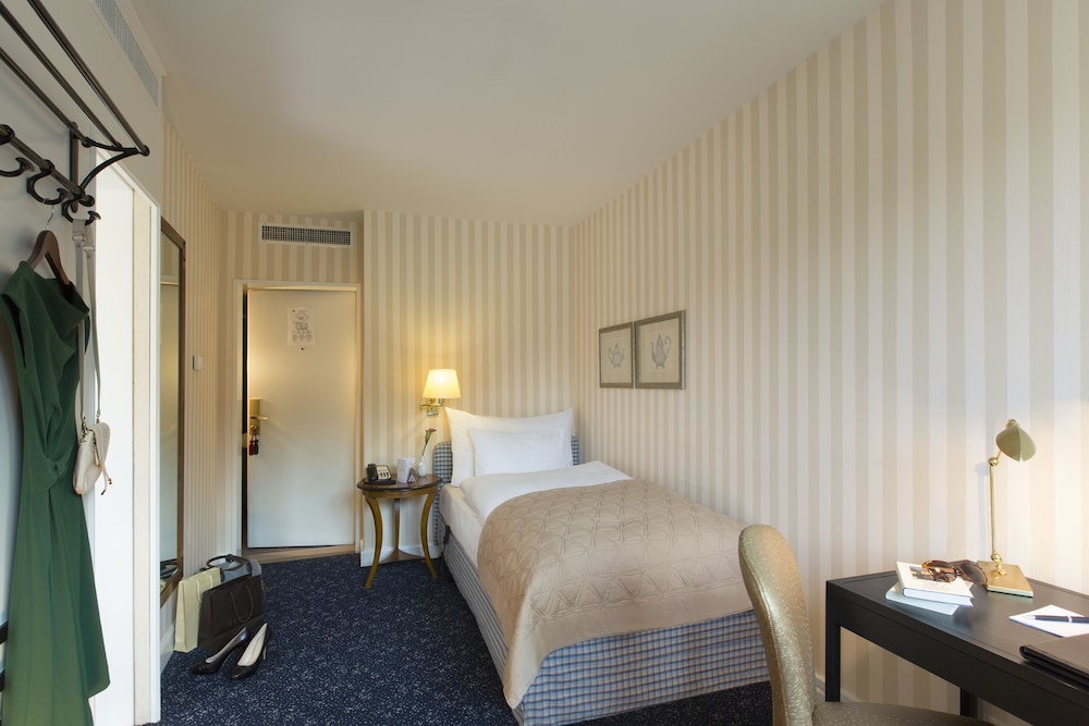 Small Luxury Hotel Ambassador Zurich 5/48