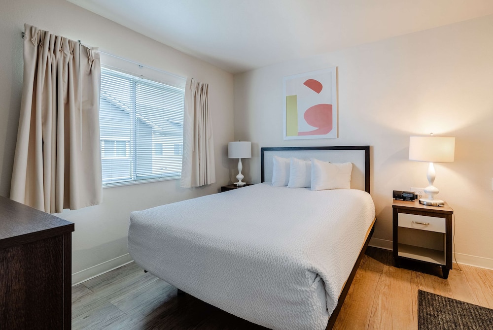 1 BEDROOM, EXCLUSIVE, SPACE, SUITE, QUEEN BED, ACCESSIBLE