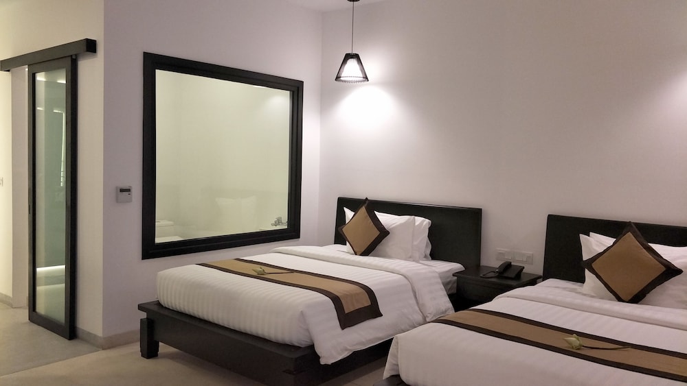 DELUXE, 2 DOUBLE BEDS