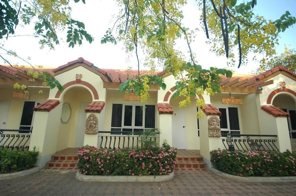 Dad D Resort by Lopburi Inn Resort 12/63