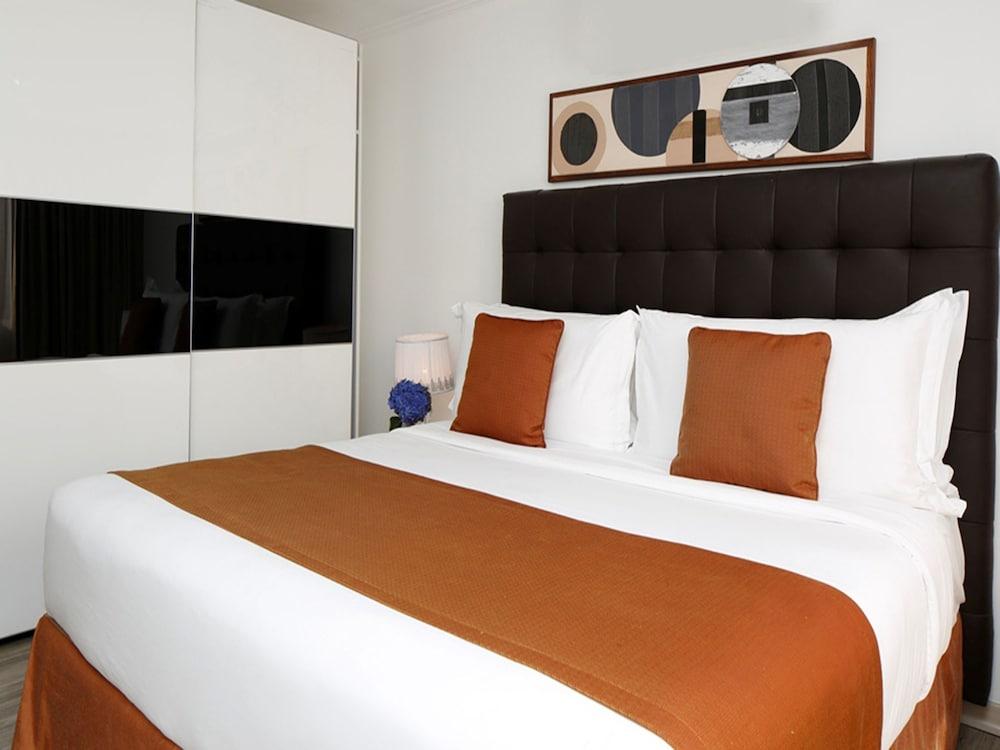 2 Bedrooms, Sunset, Villa