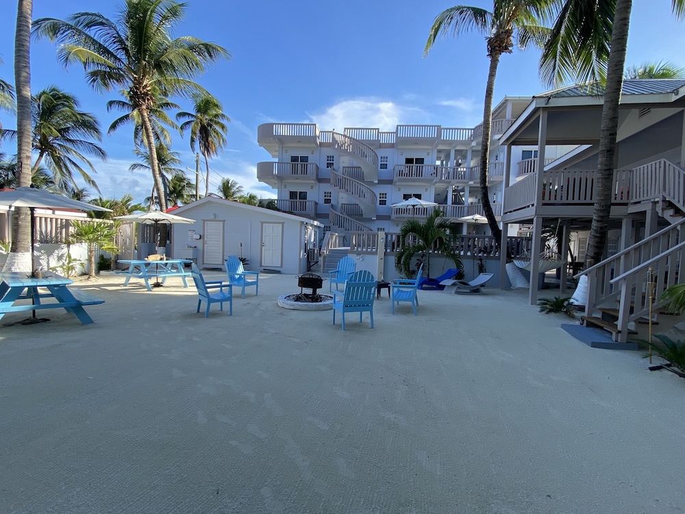 La Isla Resort 54/68