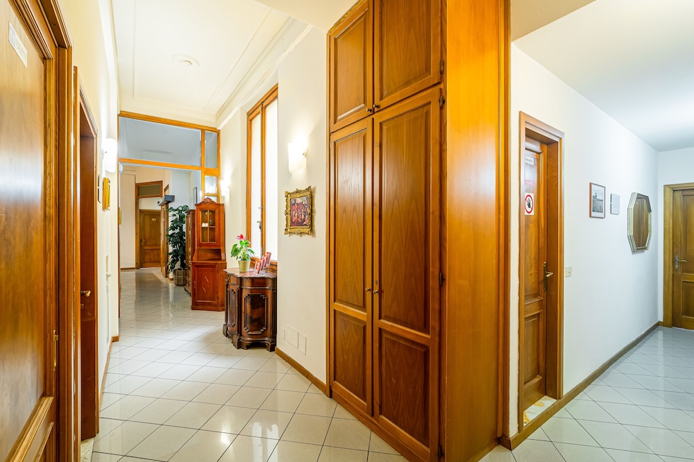 LILIUM HOTEL 5/65
