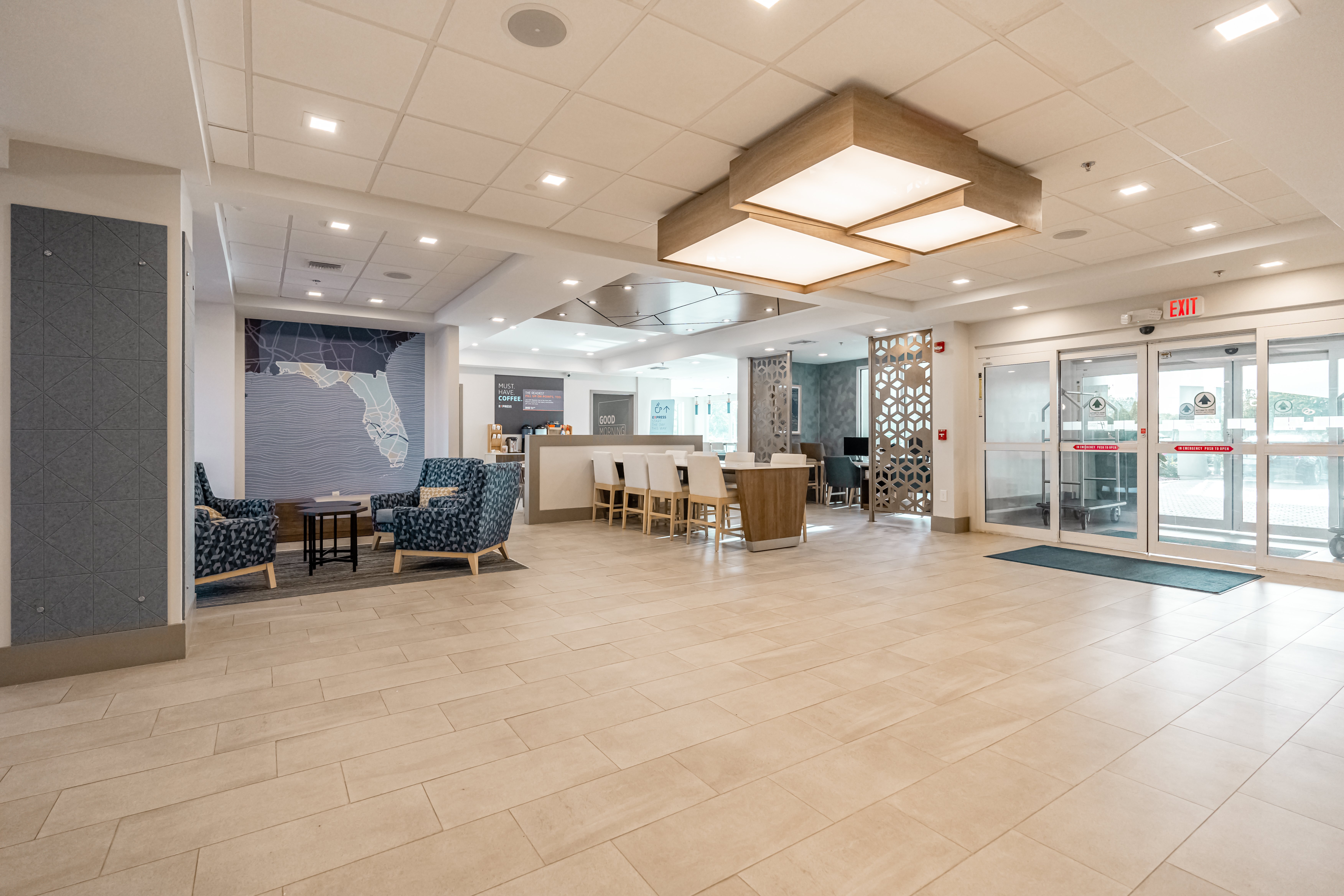 Holiday Inn Express Hotels Suites Cocoa Beach 43/71
