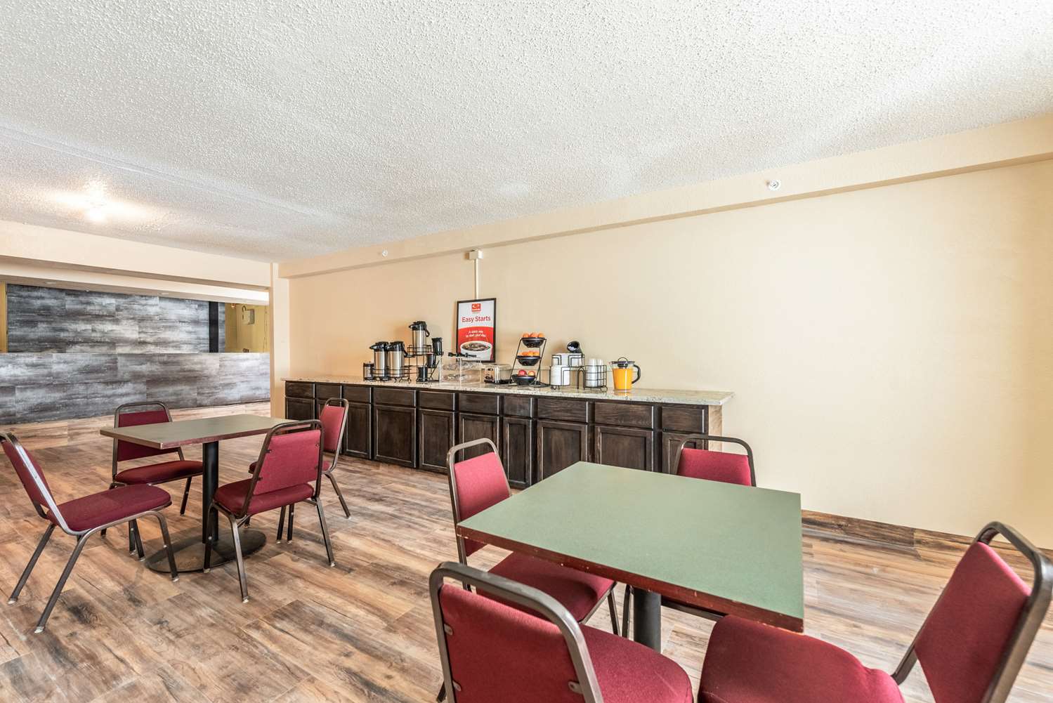 Econo Lodge Brainerd 20/21