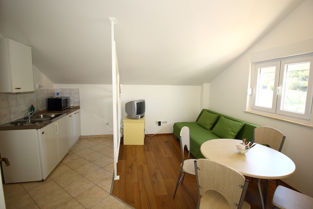 Bacan Serviced Apartments 35/64