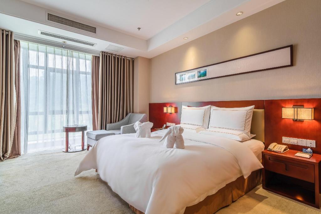 River & Holiday Rezen Hotel DaoZhen 14/40