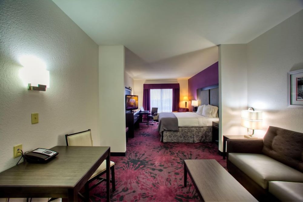 Holiday Inn Express Hotel Suites Columbus Polaris Parkway 54/77