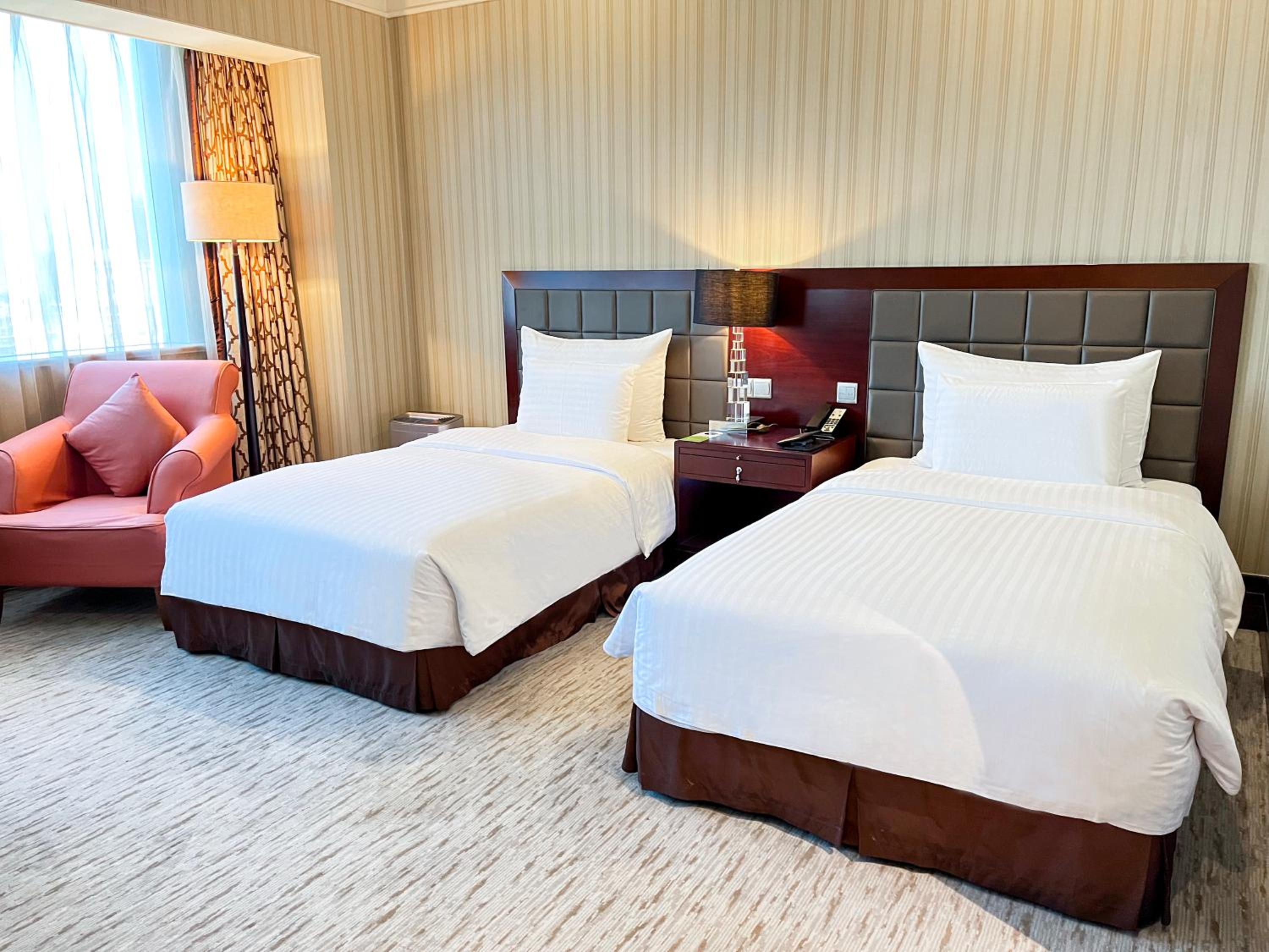 DELUXE, TWIN BEDS, WITH VIEW