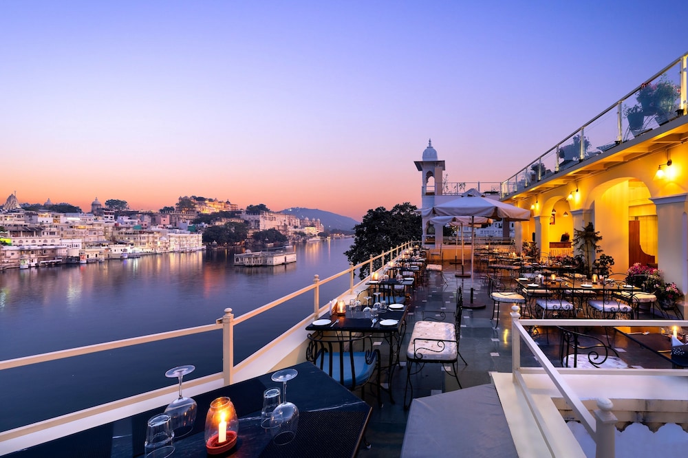 Hotel Sarovar 4/50