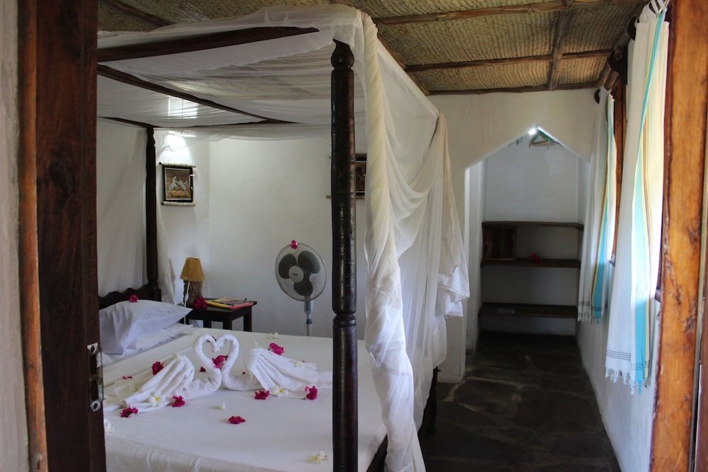 Mvuvi Lodge 12/50