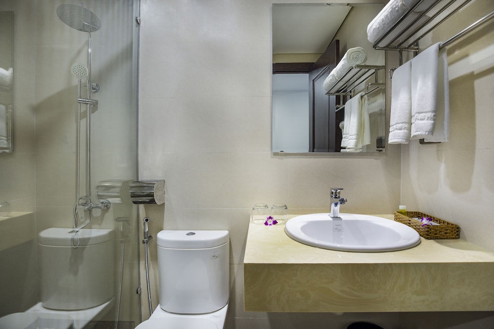 Royal Charm Hotel 12/57