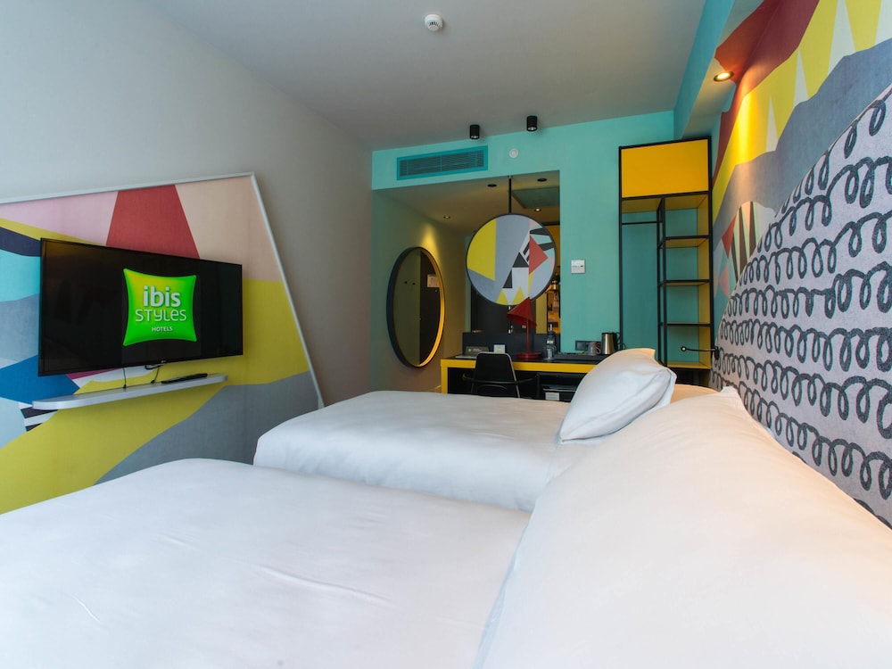Standard Twin Room: