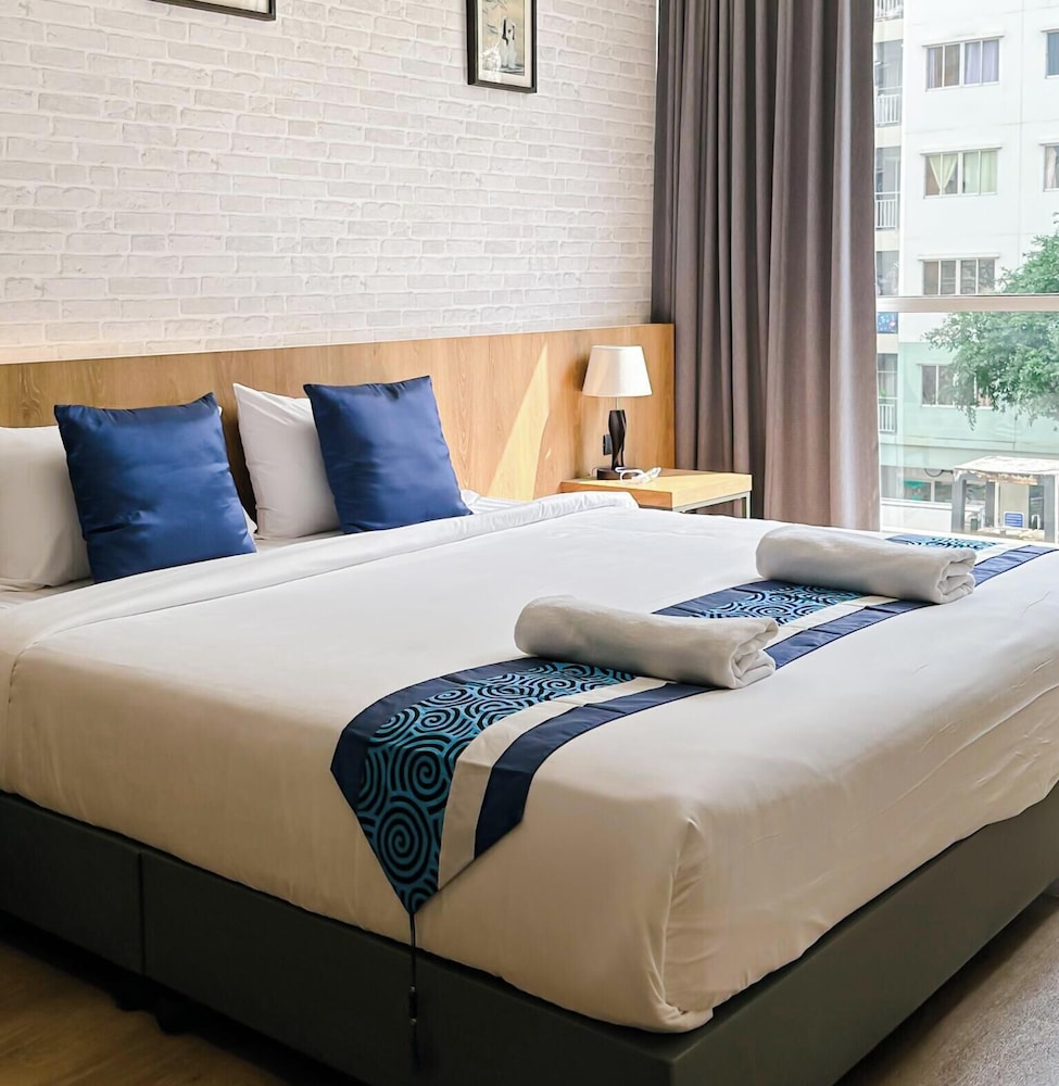 B Stay Hotel 12/40