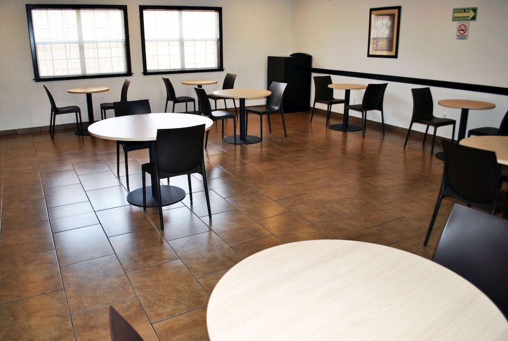 Microtel Inn and Suites by Wyndham Toluca 33/41