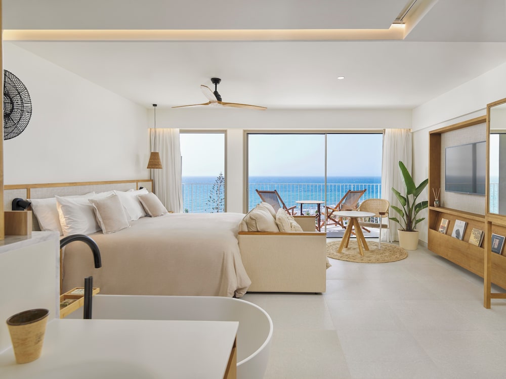Junior Suite, King Bed, Ocean Front, Sofa