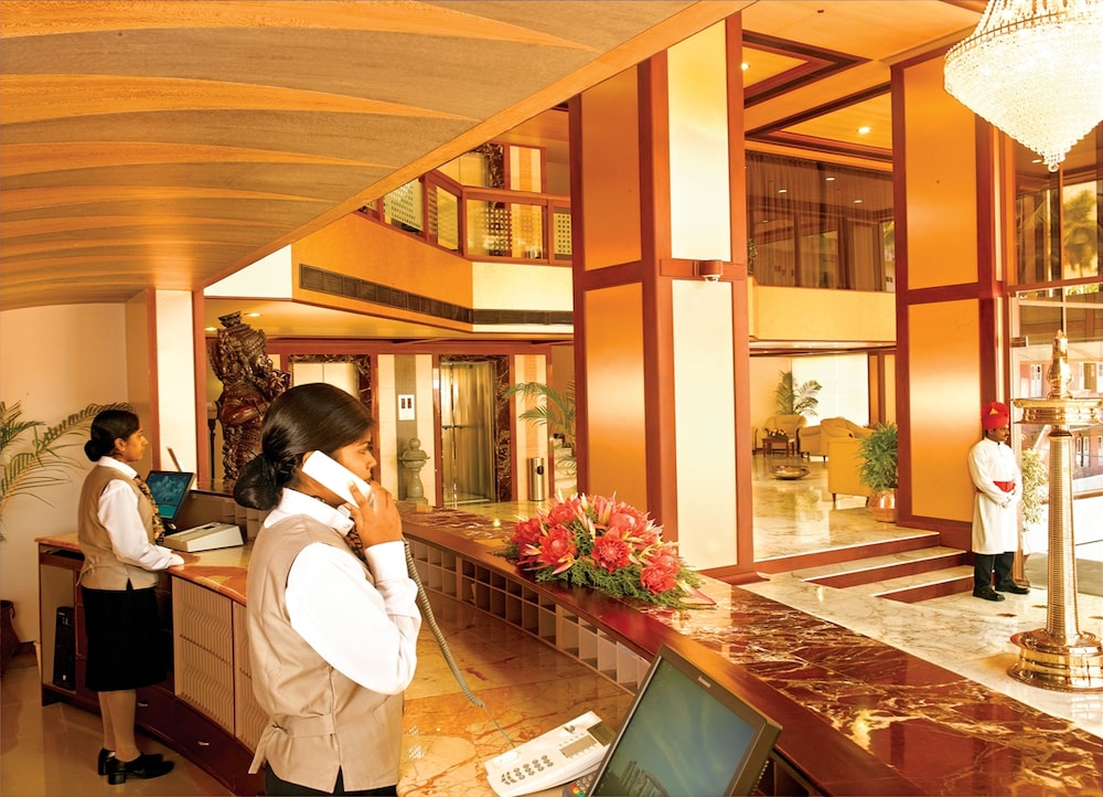 Classic Sarovar Portico 40/56