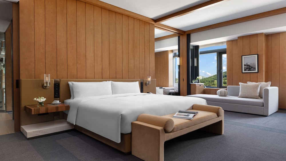 Ambassador, Suite, Single Bed
