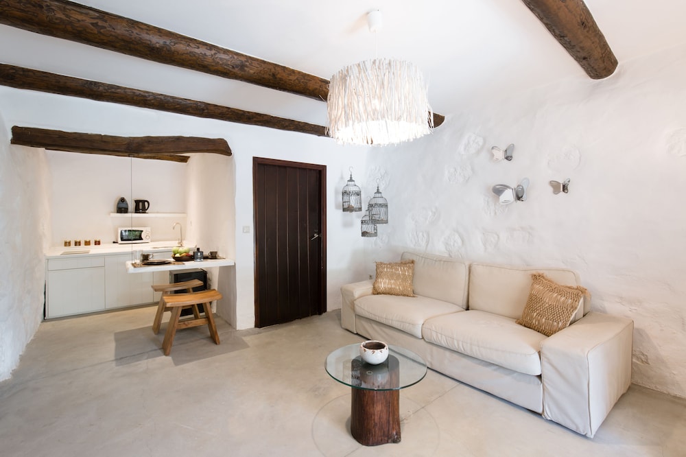 Monastery Estate Guesthouse 27/48