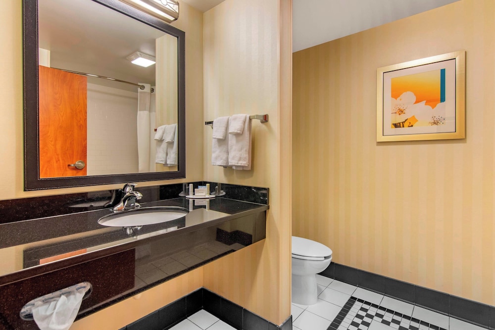 Fairfield Inn Suites Hooksett 50/50