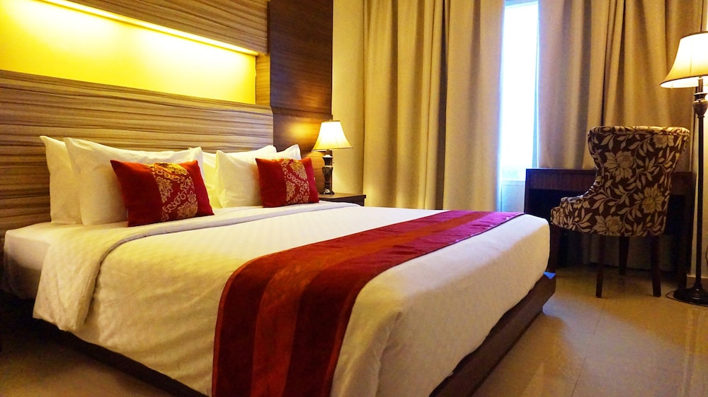 Sapphire Sky Hotel & Conference 3/20