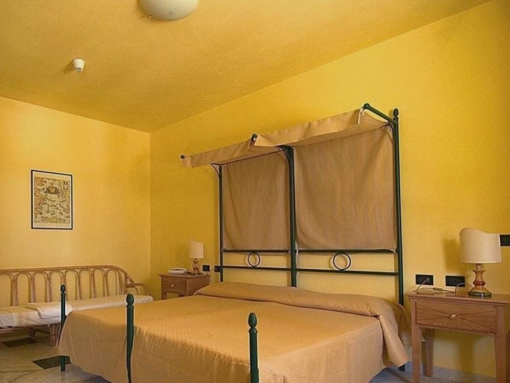 Marina Del Marchese Beach Resort 35/62