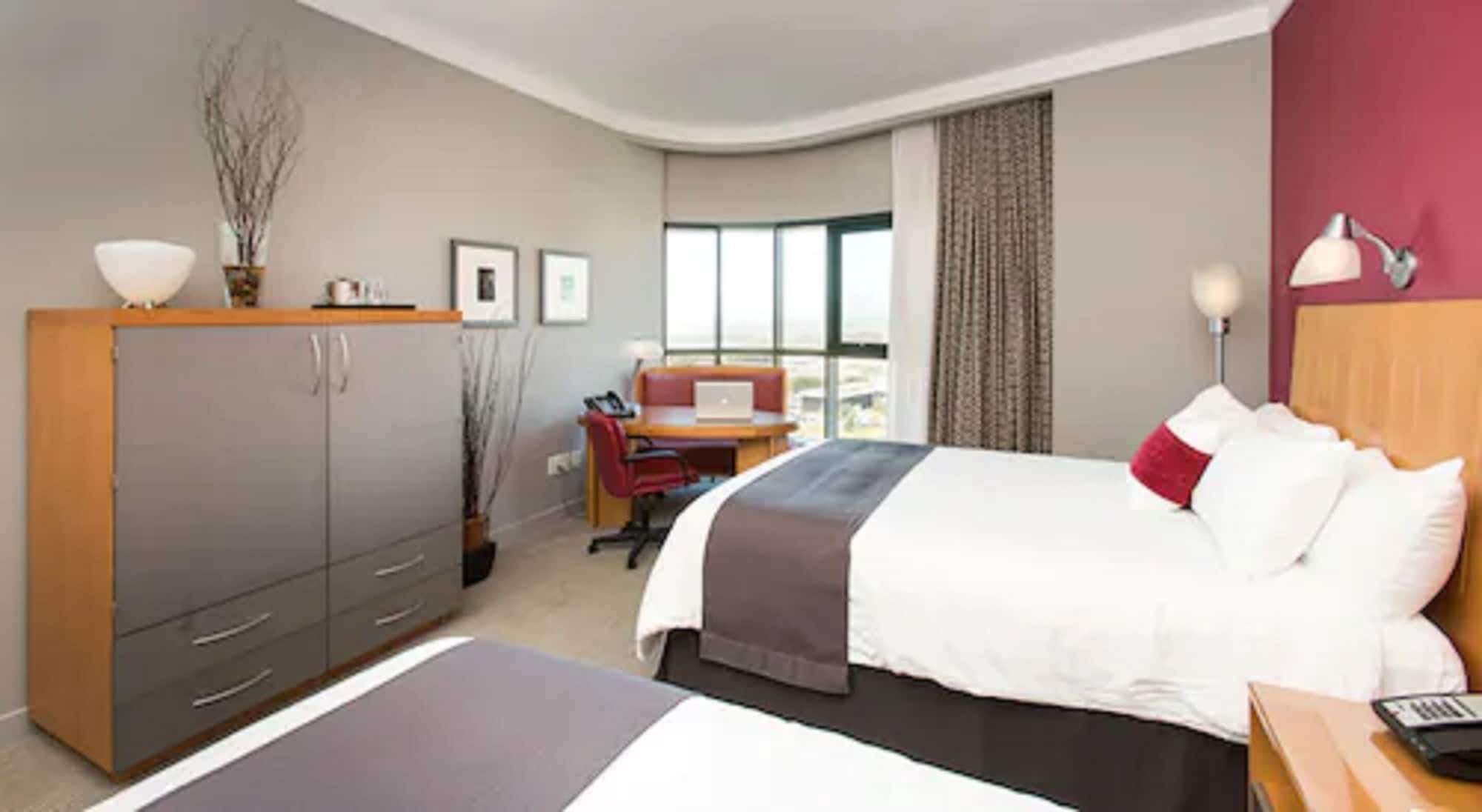 STANDARD, 2 QUEEN BEDS