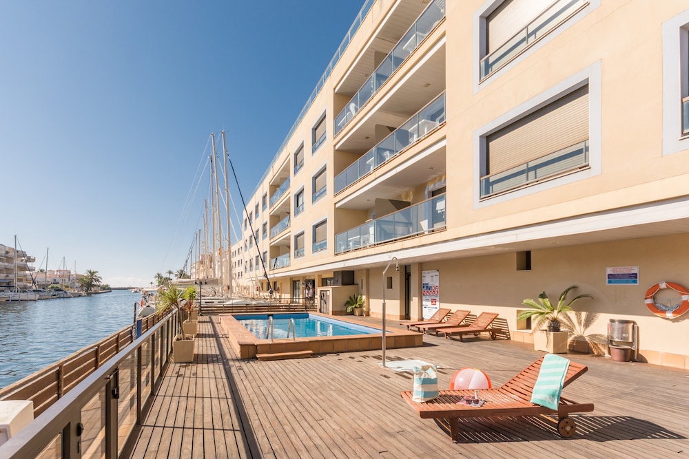 P And V Empuriabrava Marina 1/45