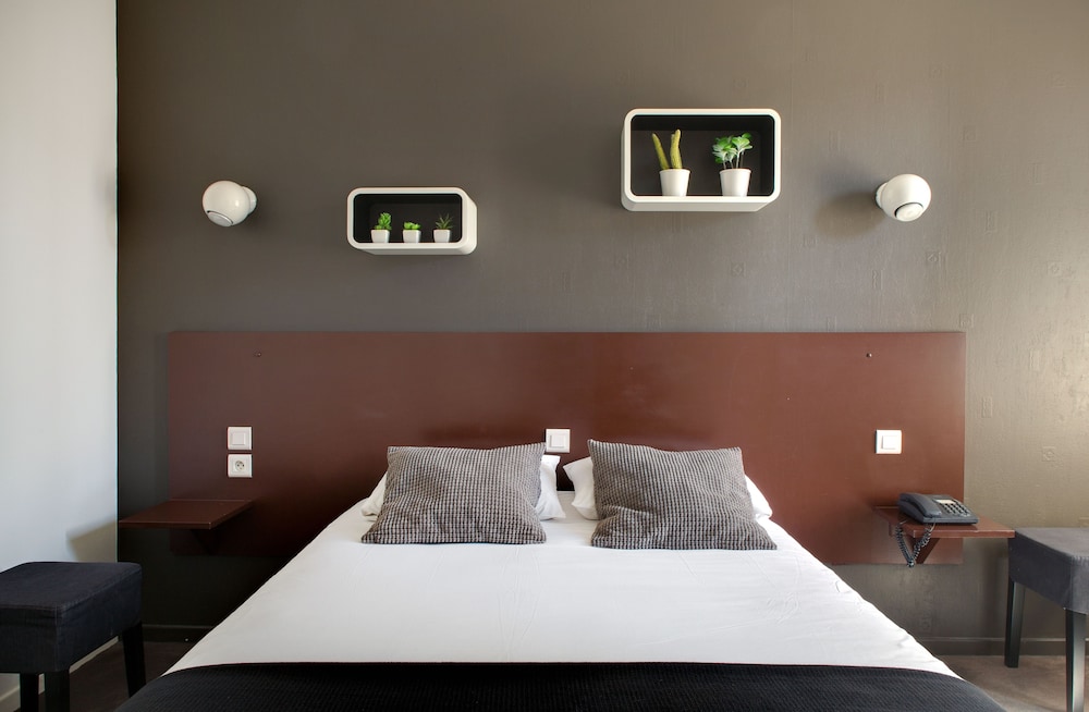 ROOM, LARGE