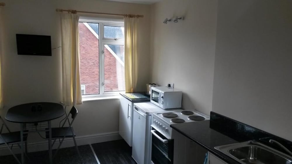 Brampton Guest House 40/50