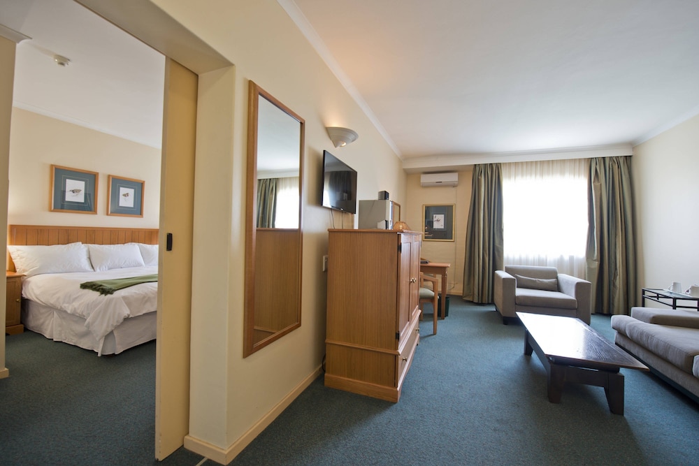 Protea Hotel By Marriott Ondangwa 7/24