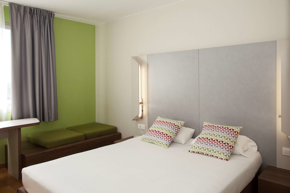 Travelodge BCN Cornella Fira 17/56