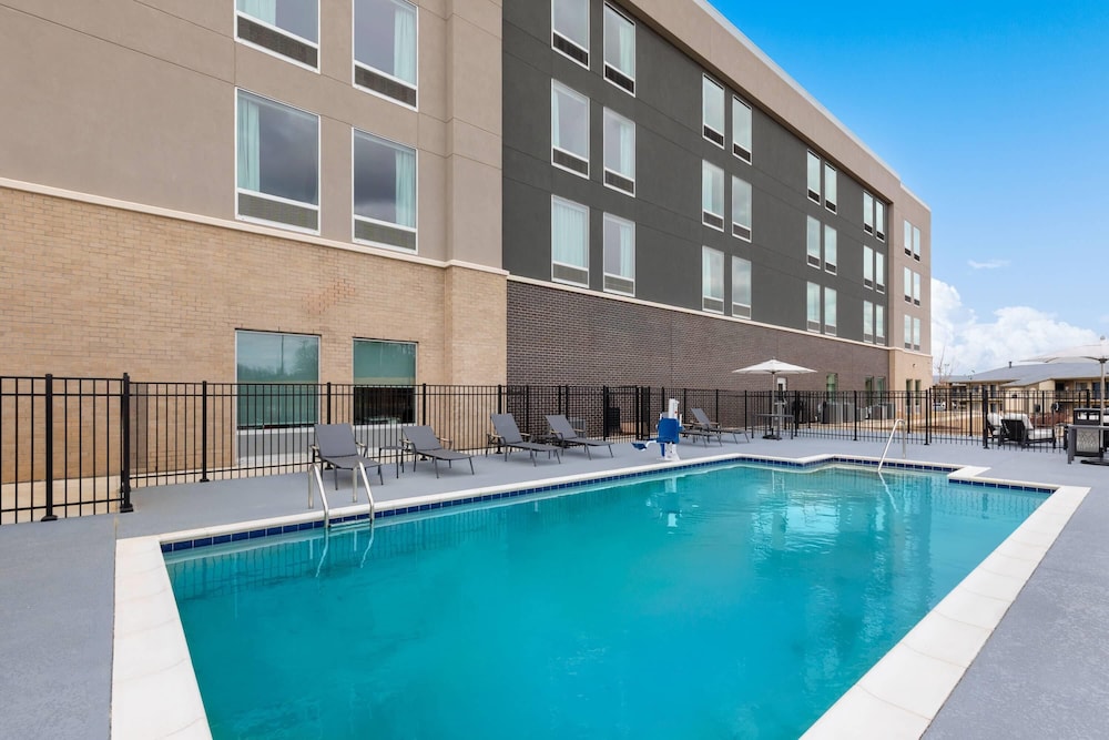 La Quinta Inn & Suites by Wyndham Athens 6/49