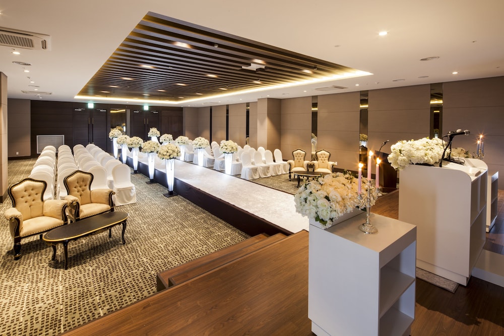 HOTEL THE BORN JEJU 40/48