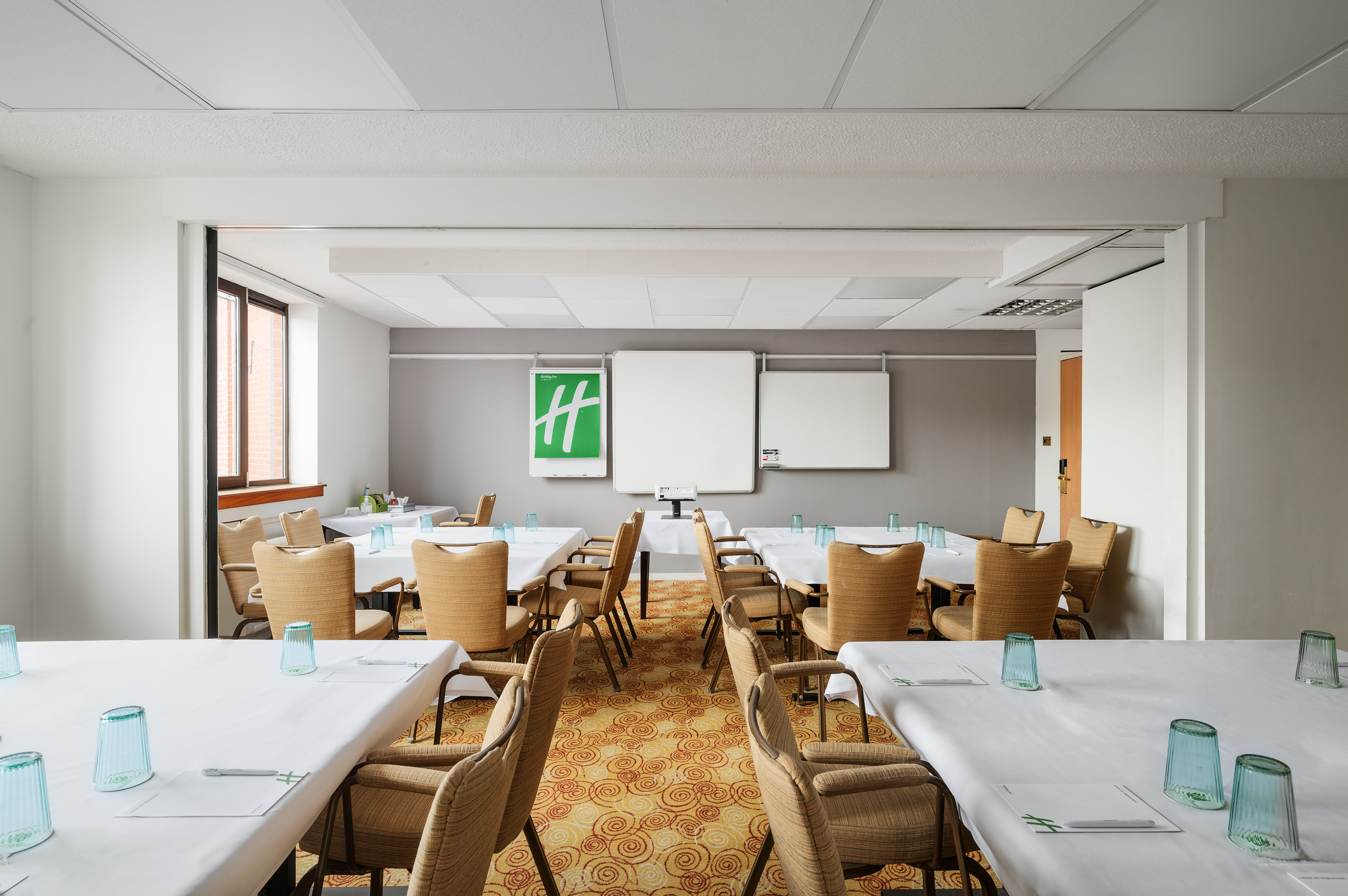 HOLIDAY INN NORTHAMPTON 40/50