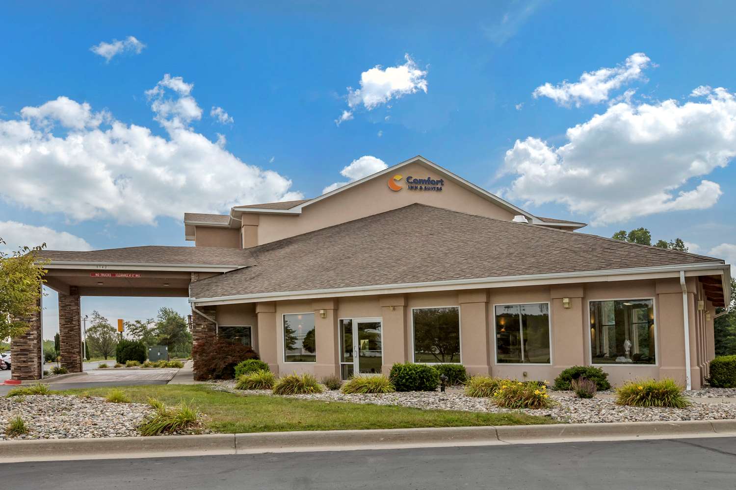 Comfort Inn Suites Dimondale Lansing 2/35