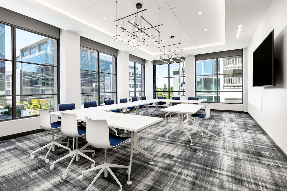 Hyatt Centric Mountain View 64/70
