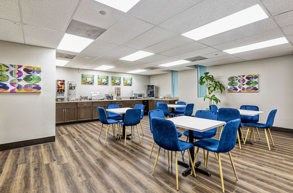 SureStay Plus Hotel by Best Western SeaTac Airport 28/30