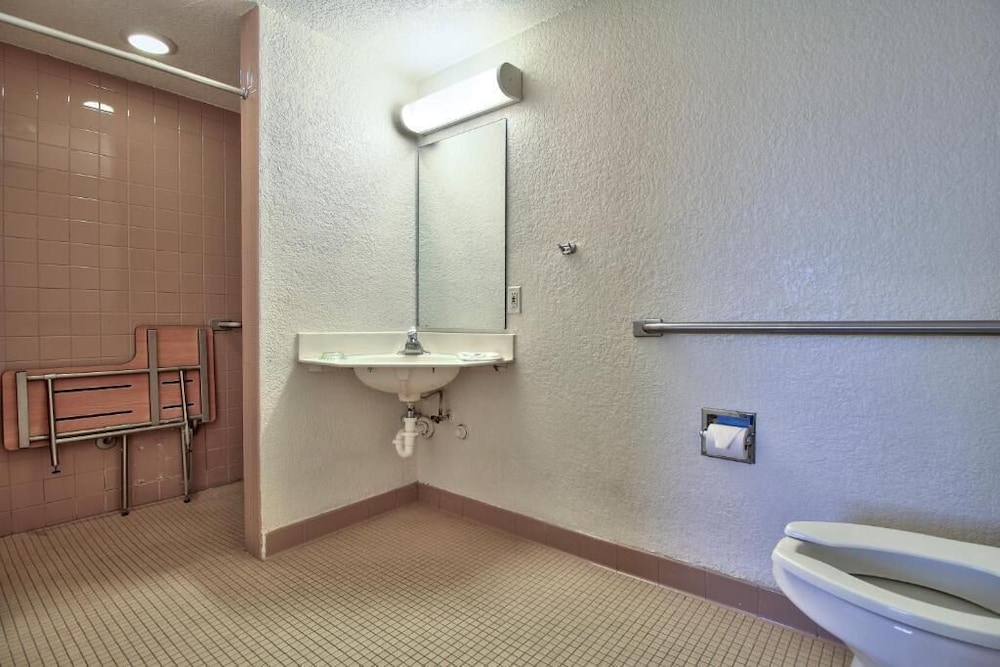 Motel6 Yuma, AZ - East 27/66