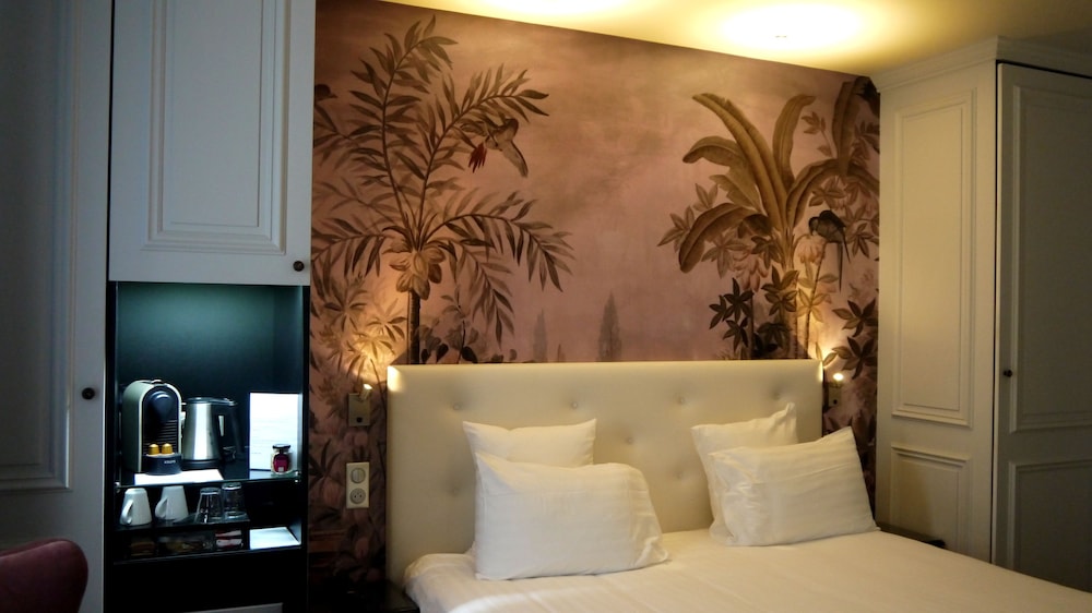 Lobby at Taylor, PARIS