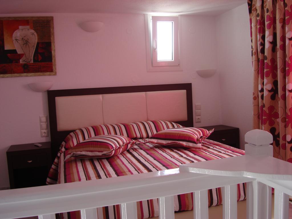 Elena Studios & Suites 14/17